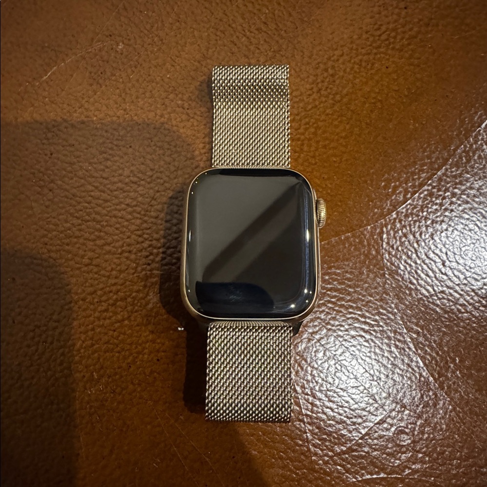 Apple Watch Series 8 GPS + Cellular Stainless Steel Case Gold 41mm Milanese Loop - Picture 4 of 12